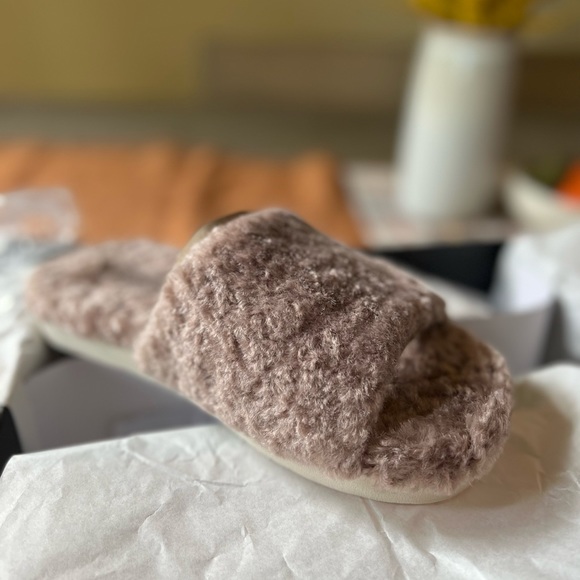 VINCE Kit B Faux Shearling Slippers - Picture 8 of 9